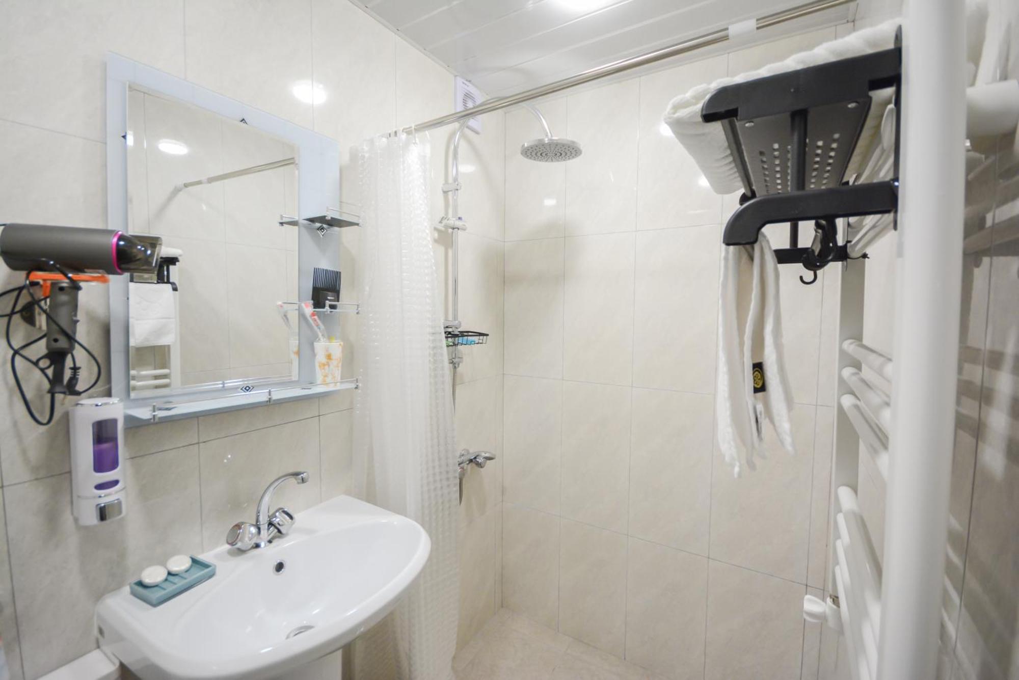Eleven - 11 Hotel Yeghegnadzor Ngoại thất bức ảnh
