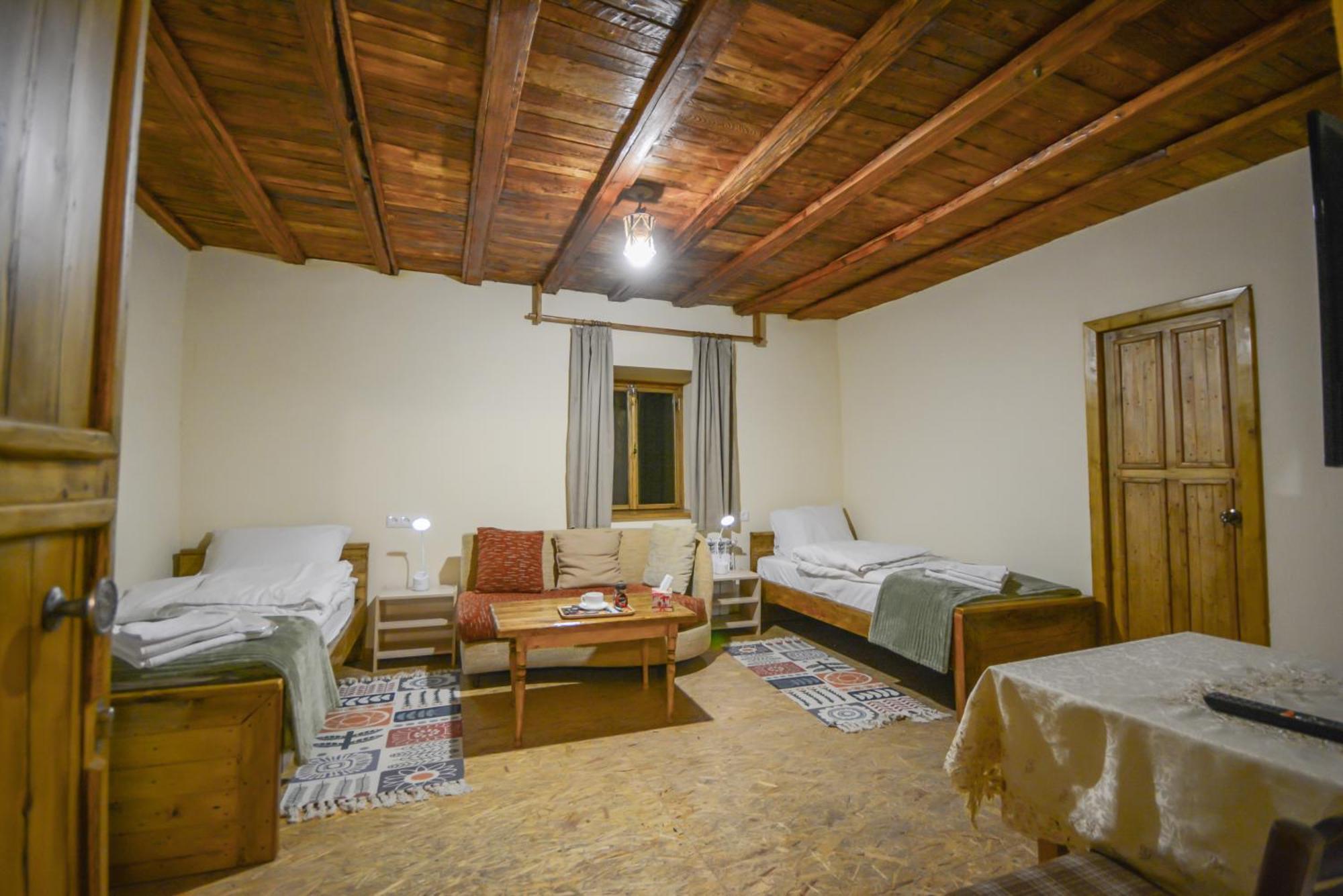 Eleven - 11 Hotel Yeghegnadzor Ngoại thất bức ảnh